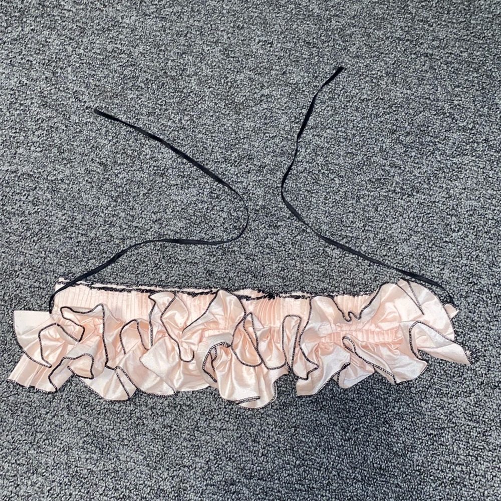PINK RUFFLE Choker